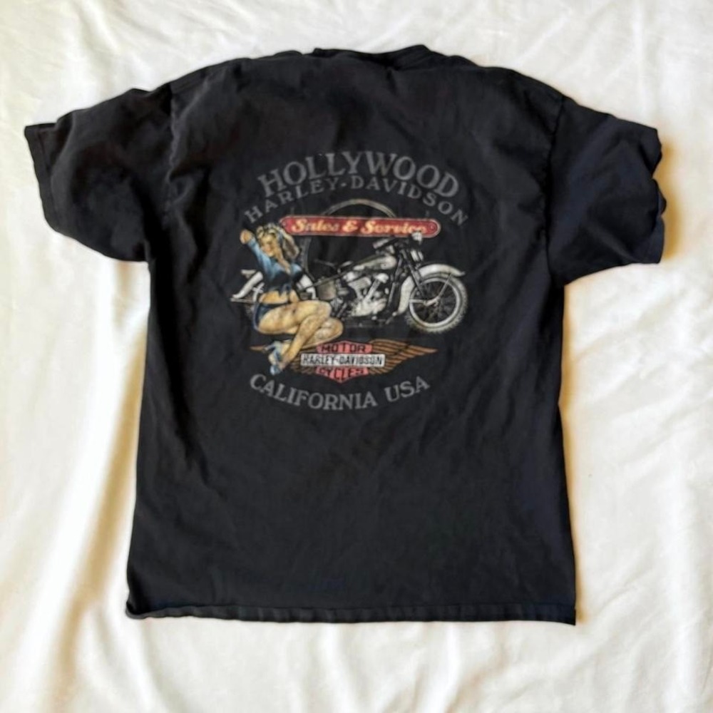 Y2K men's Harley Davidson black pin up girl tshirt from Hollywood California